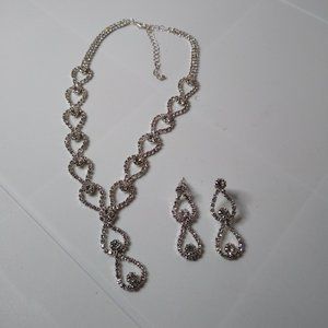 Tear Drop Shaped Necklace And Earring Set